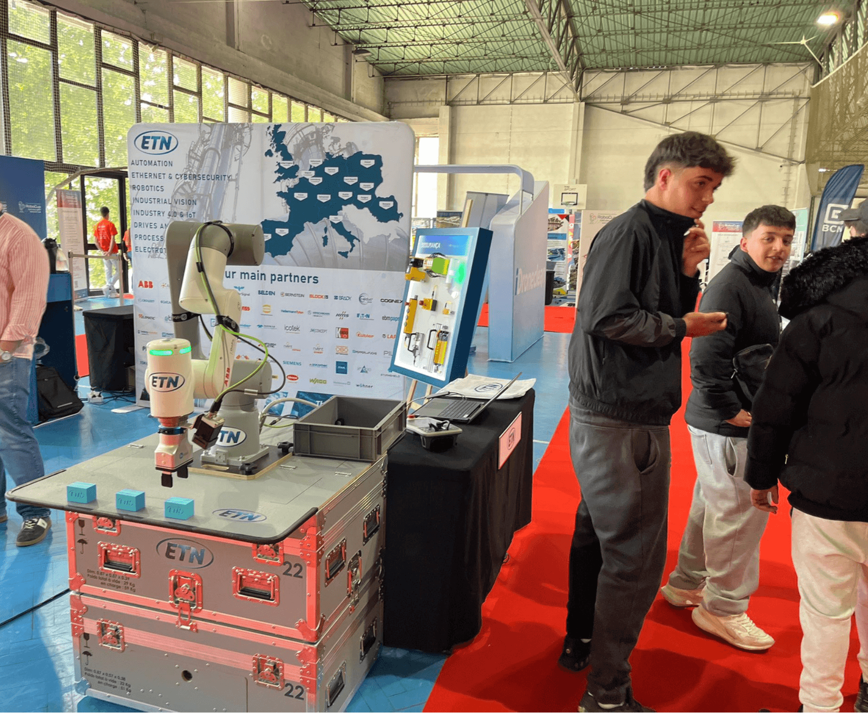 Alunos visitam Festival Nacional de Robótica