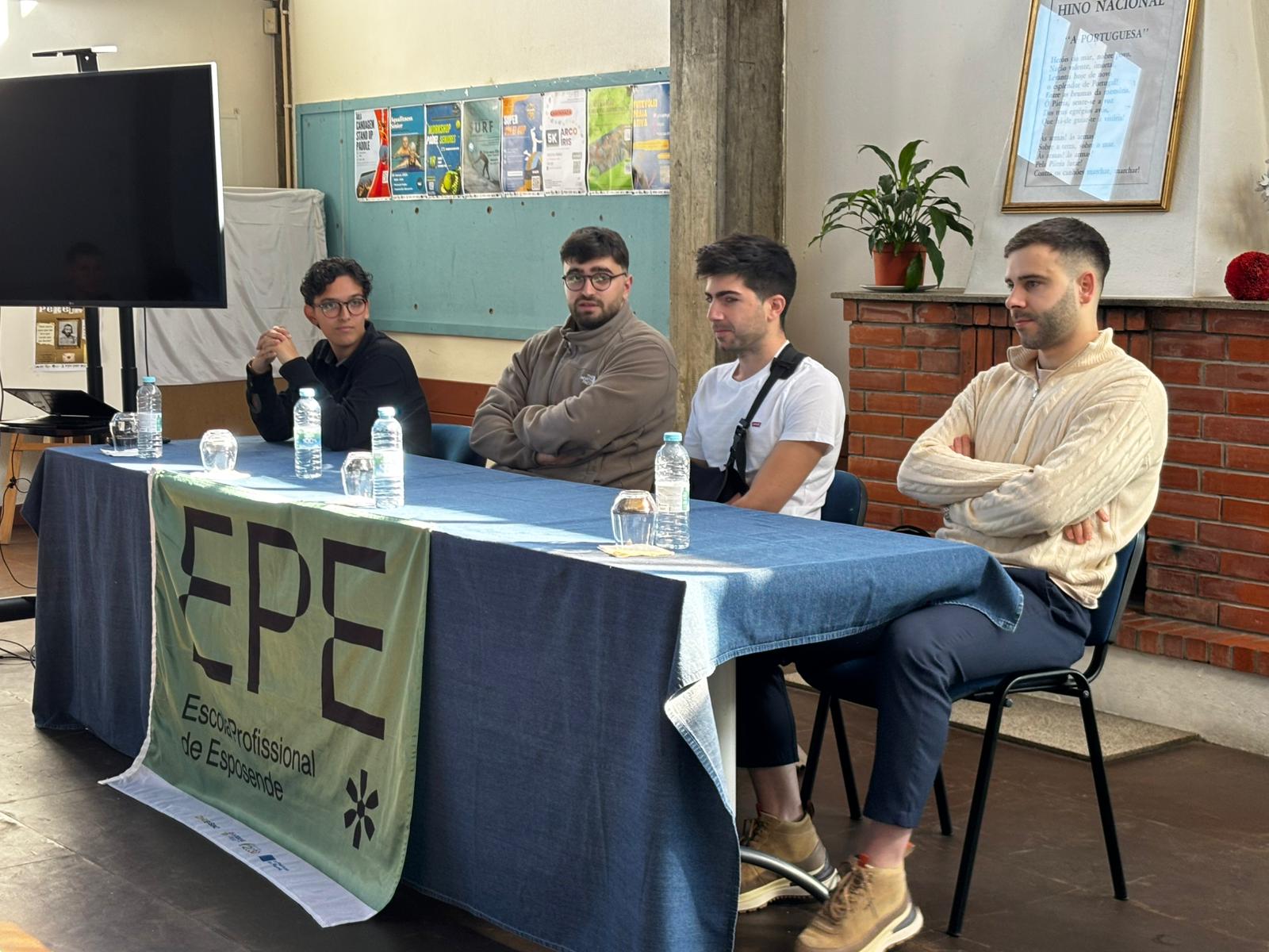 Foto dos ex-alunos.jpeg